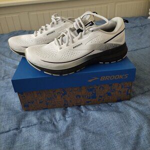 Brooks Trace 3 shoes, women's size 8.5 med